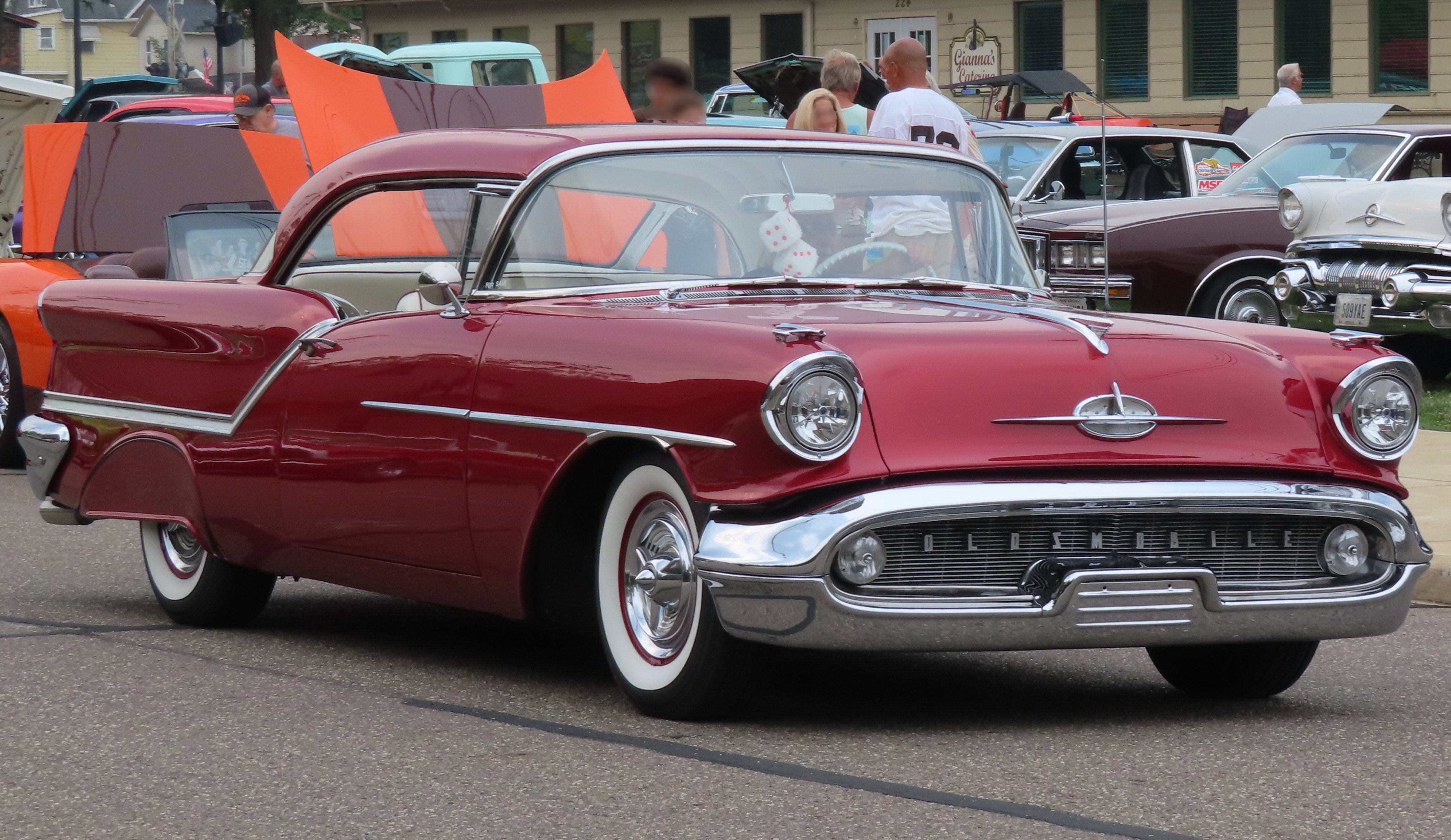 1957_Oldsmobile_Golden_Rocket_88