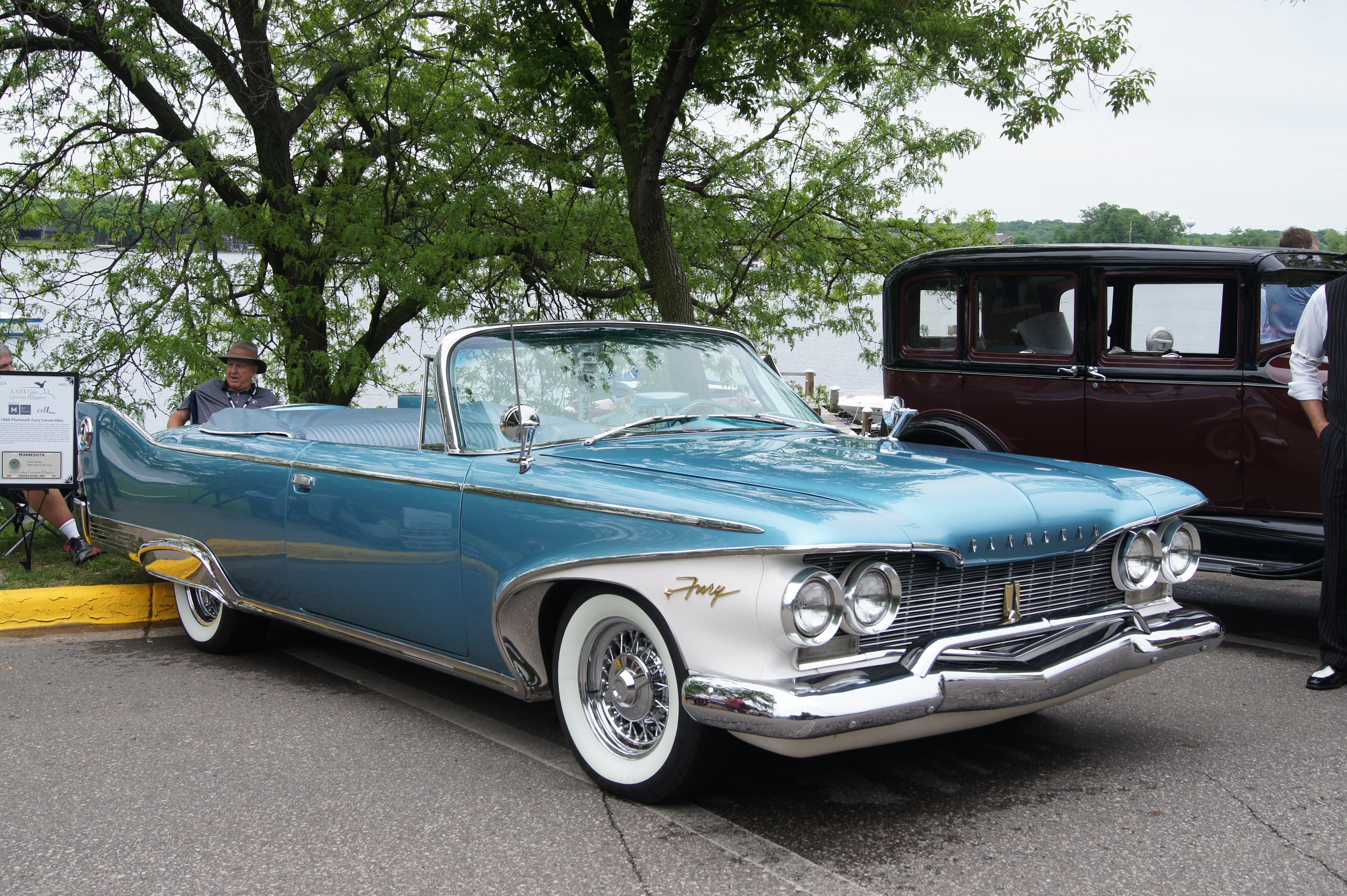 1960_Plymouth_Fury_Convertible_(14362533644)