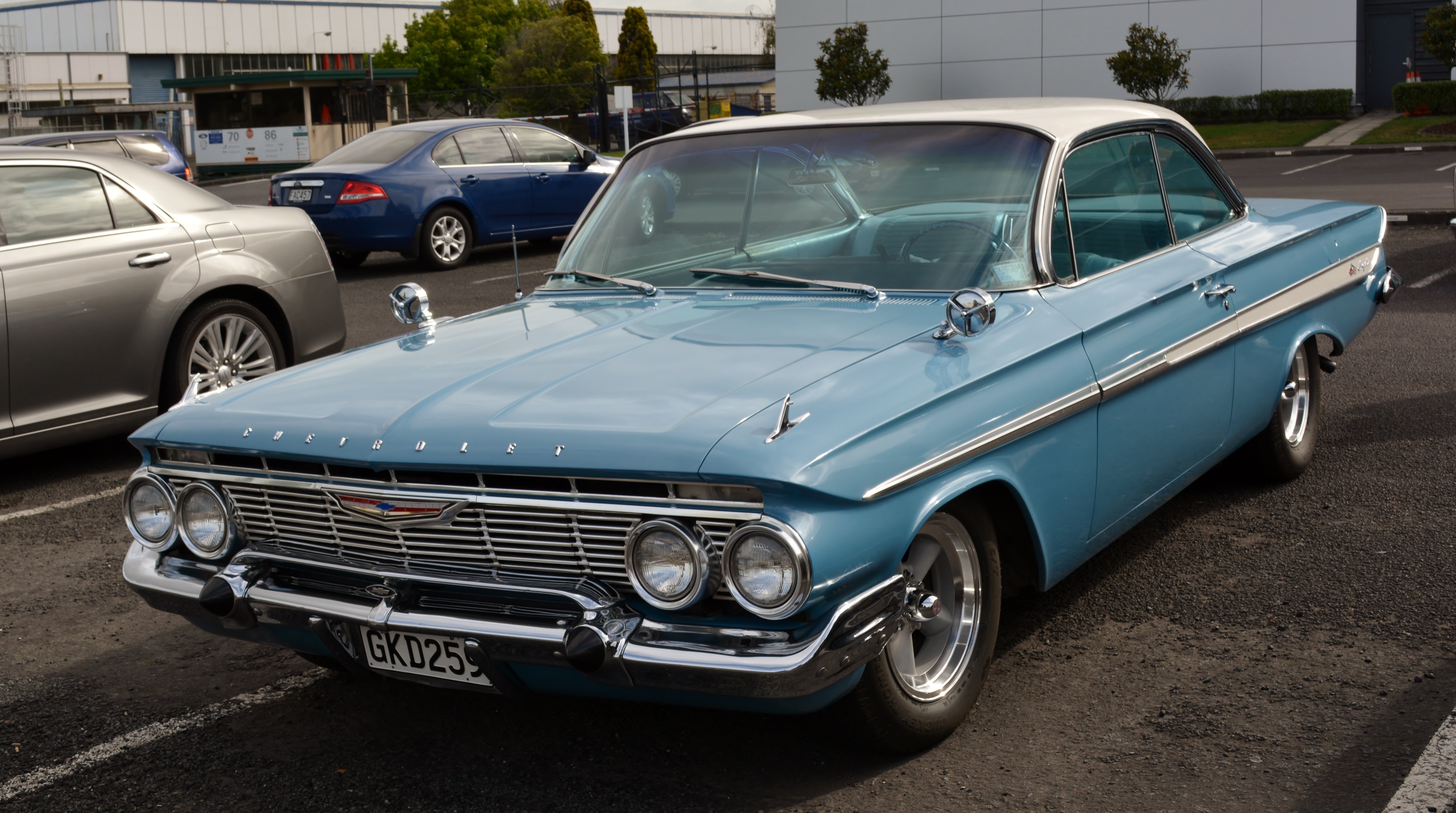 1961_Chevrolet_Impala_Bubble_Top