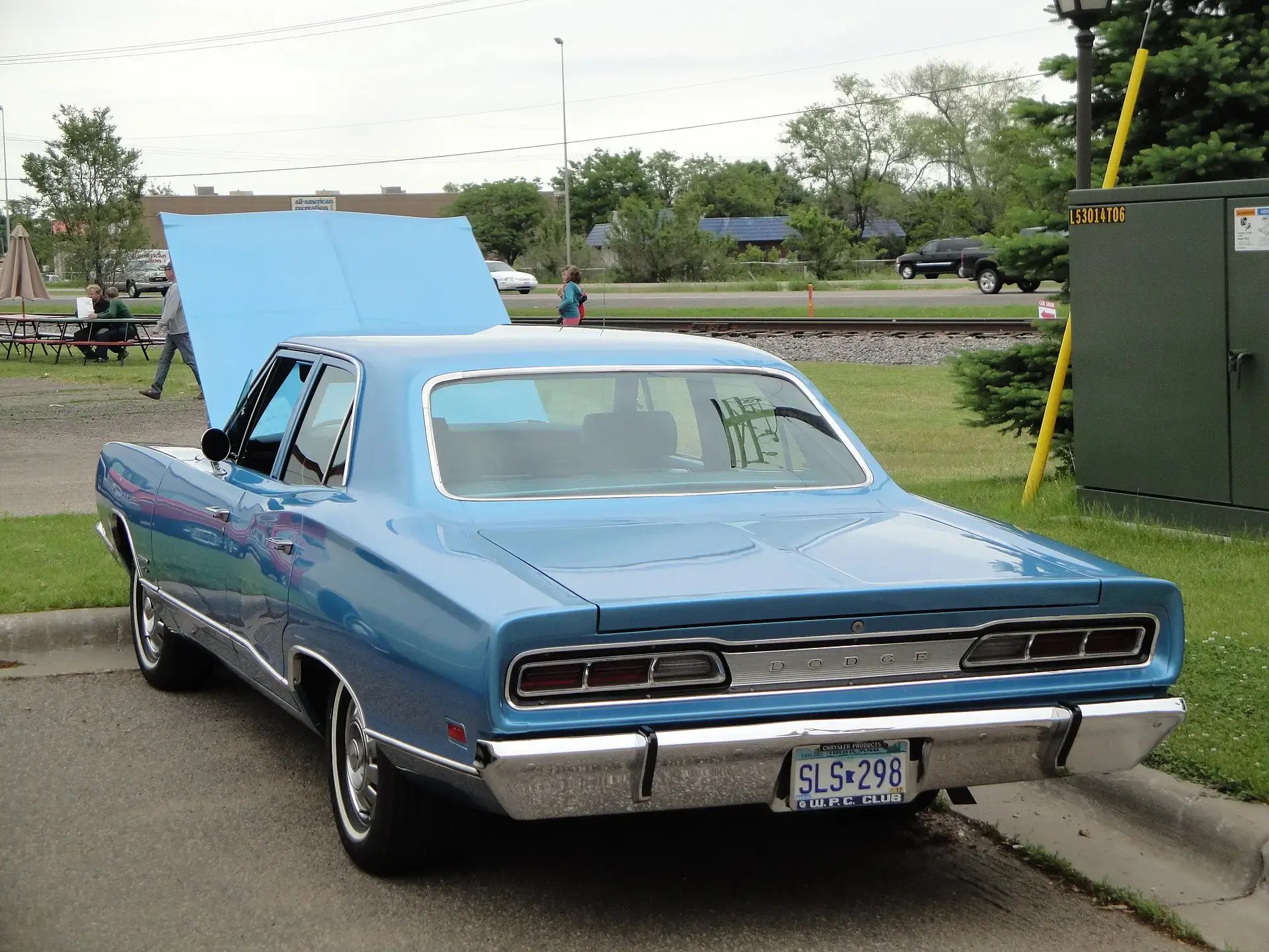 1968_Dodge_Coronet_440_Four-Door_Sedans