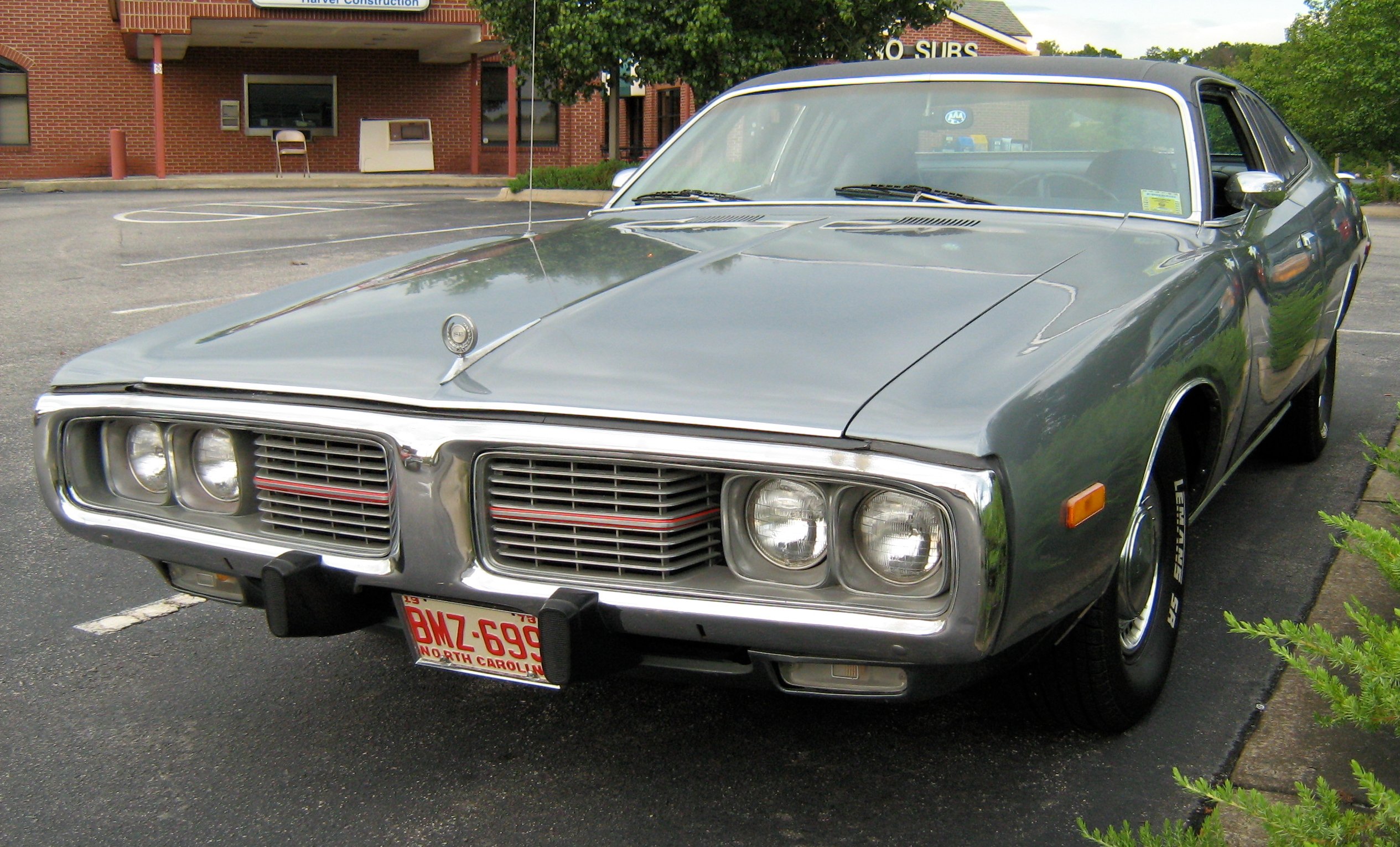 1973_Charger_SE_gray_front