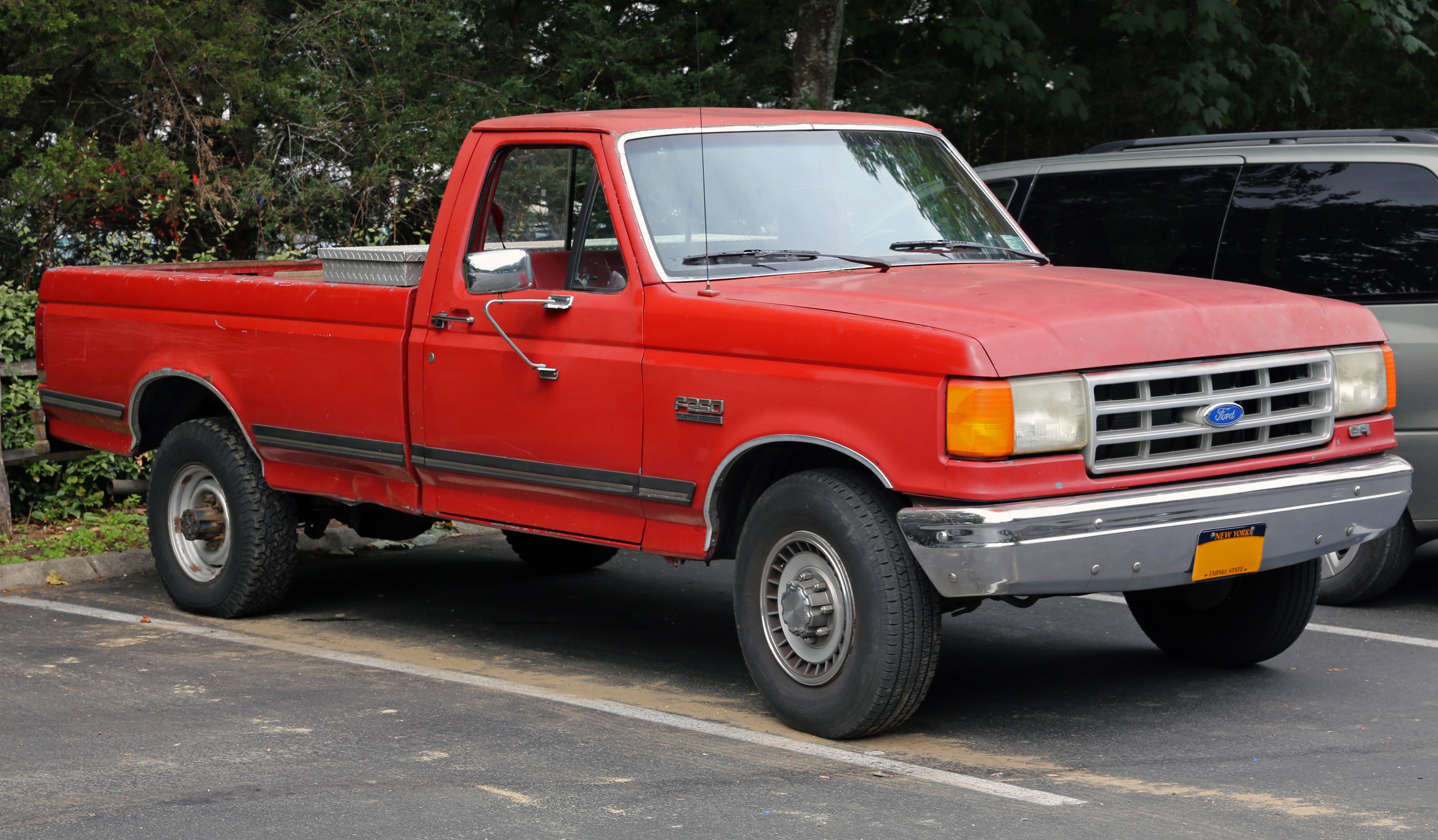 1989_Ford_F-250_RED