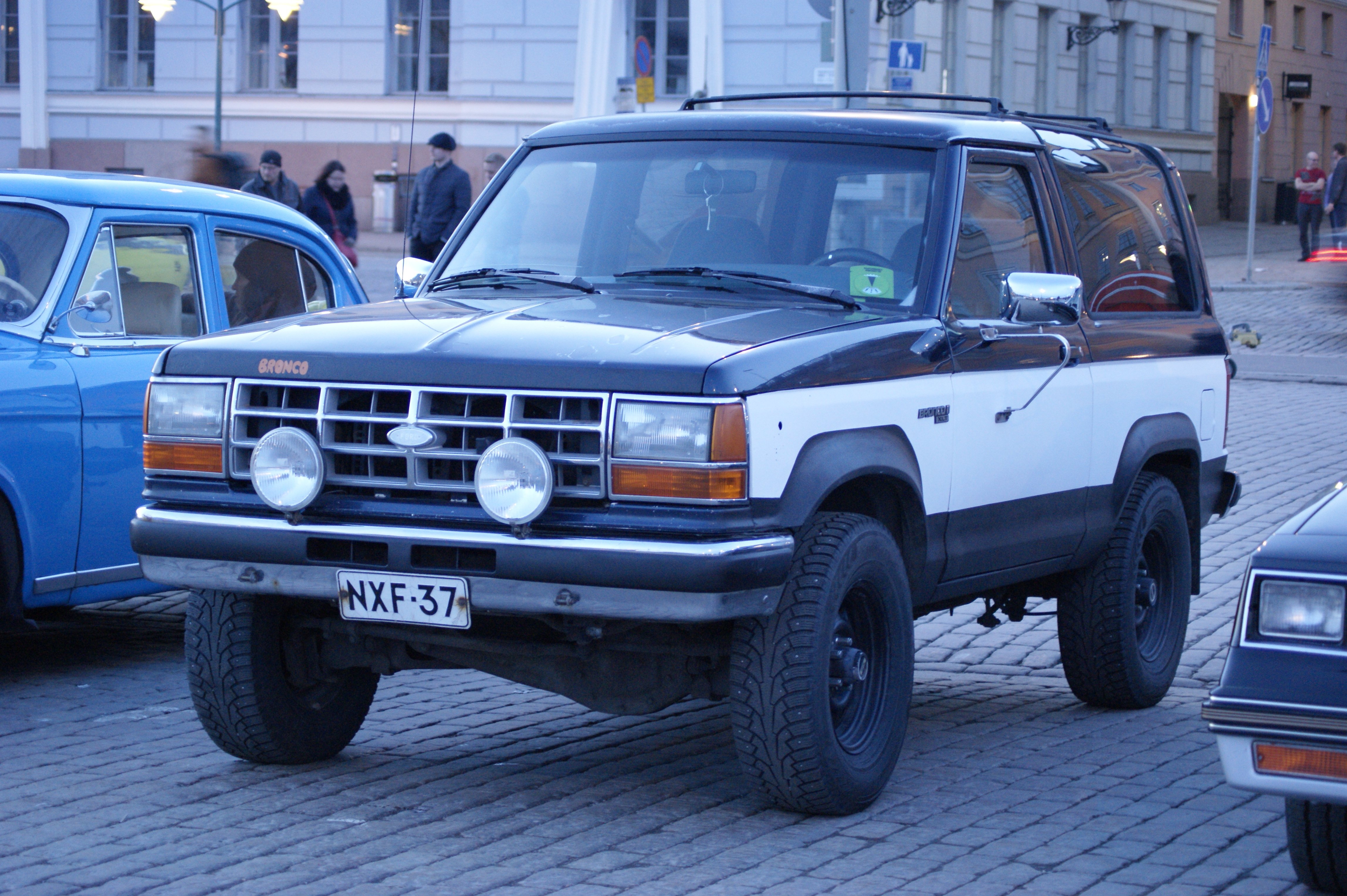 1990_Ford_Bronco_II_XLT