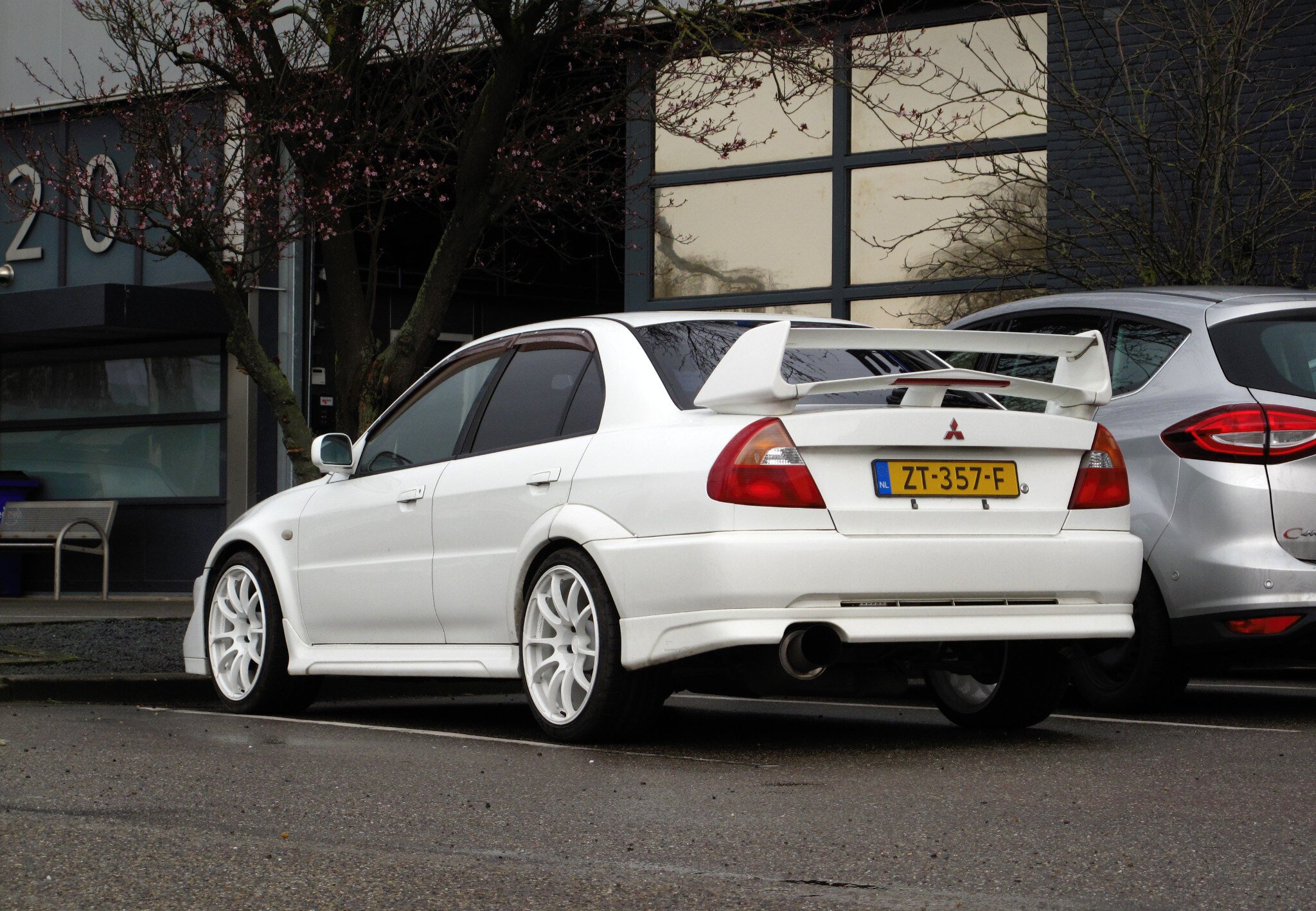 1999_Mitsubishi_Lancer_Evolution_VI_2.0_Turbo_Tommi_Makinen_Edition_White_side