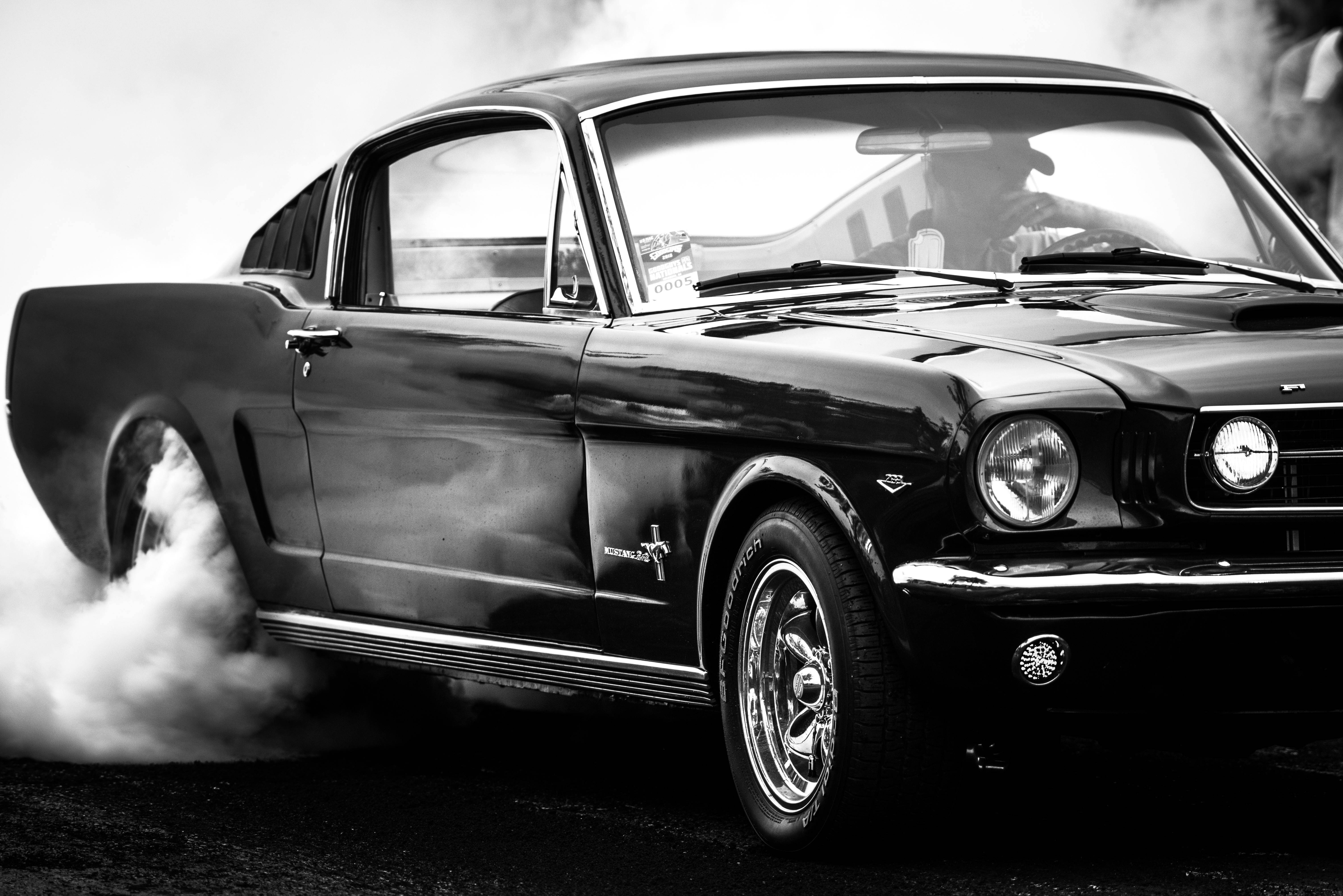 4black_and_white_car