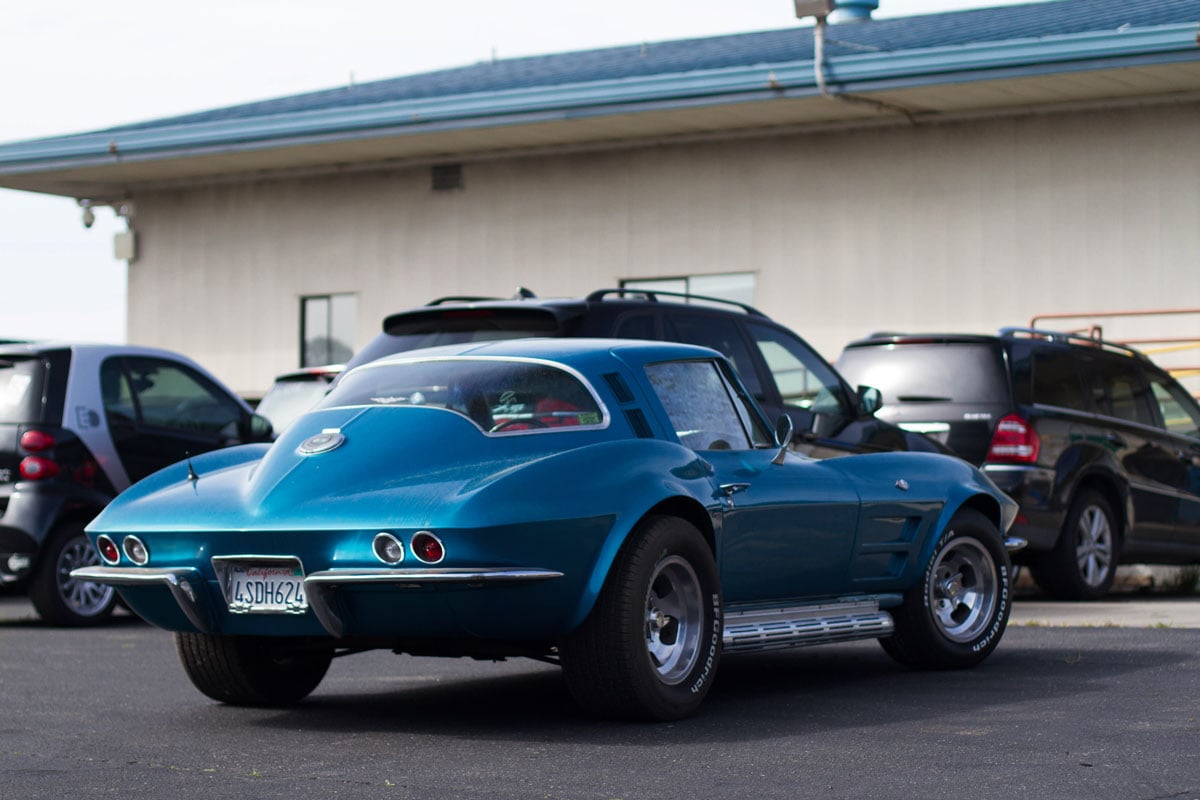 classic-corvette-from-usa