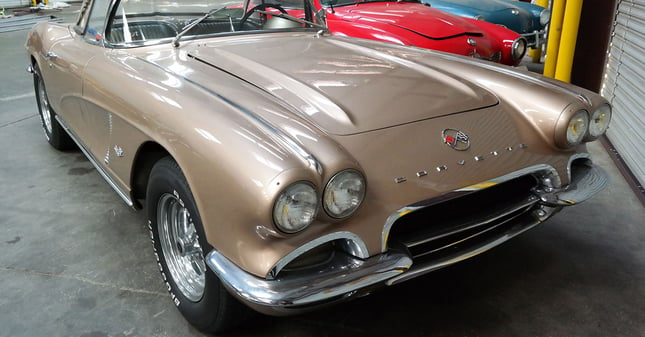 classic-corvette-oldtimer.jpg