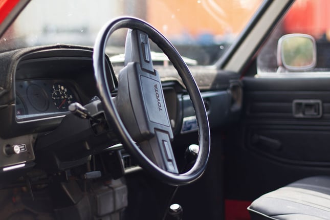 toyota-classic-pickup-interior.jpg