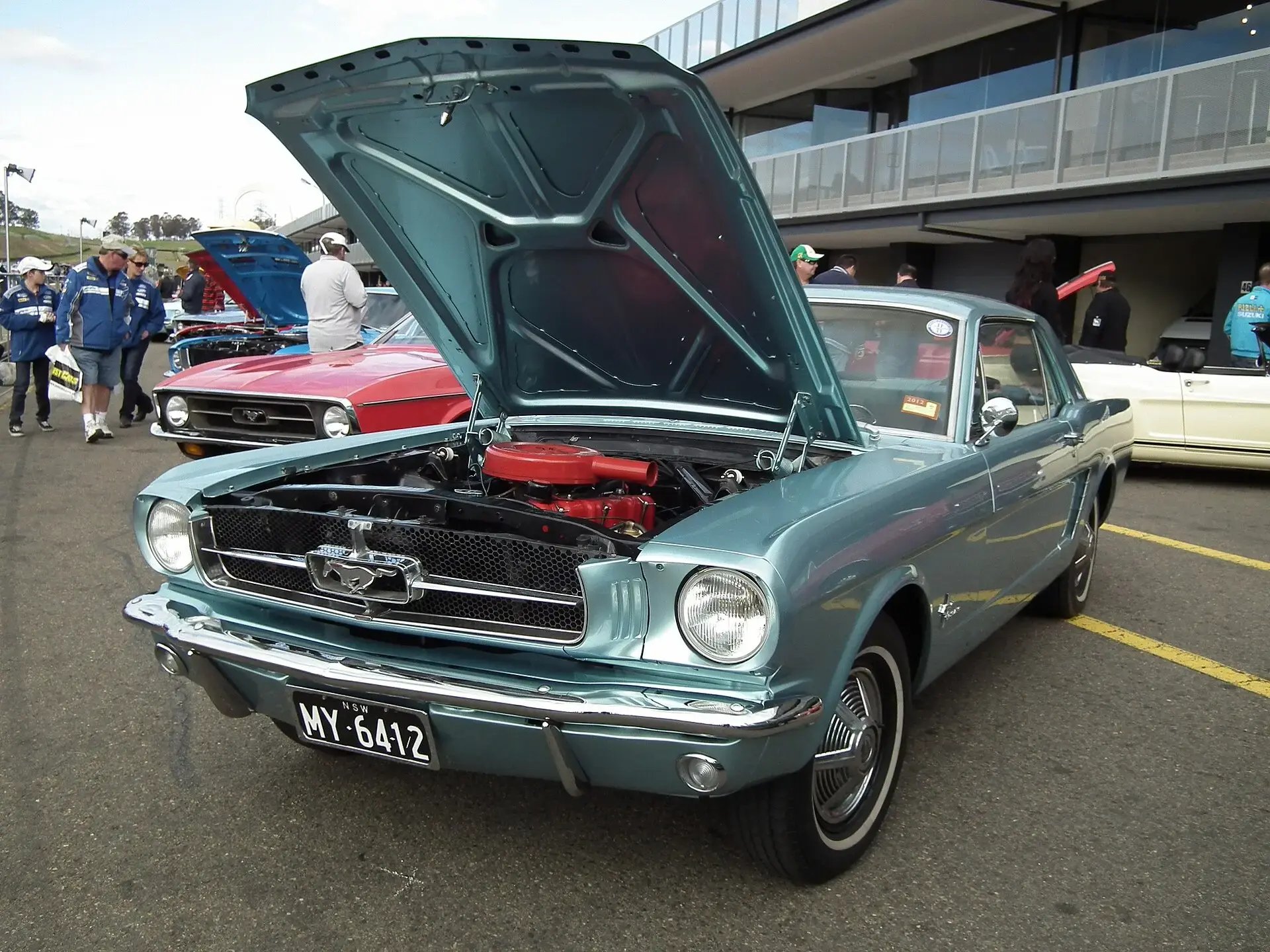 First-generation_Mustangs_from_19641⁄2