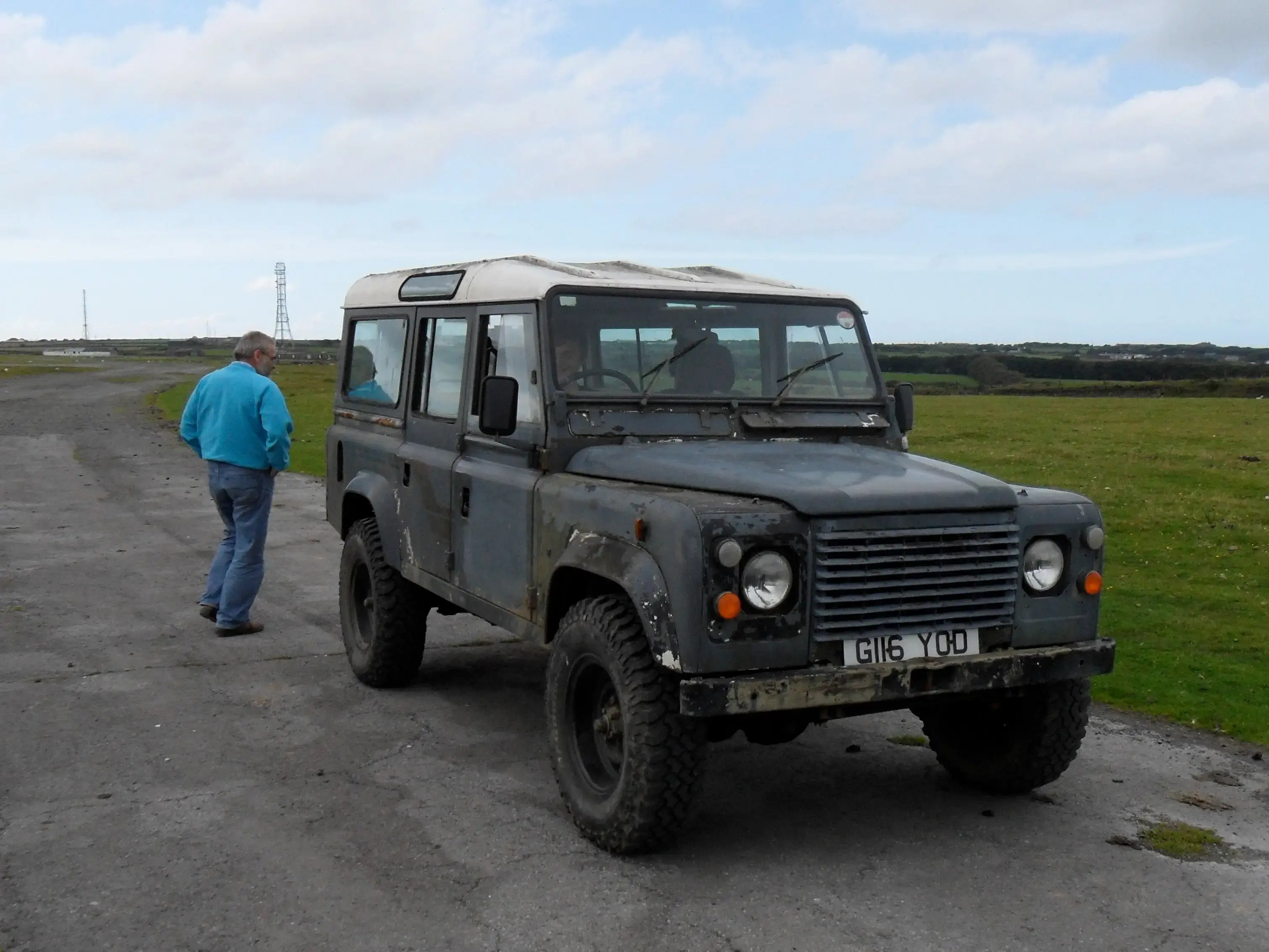 First_vehicle_driven_(1990_Land_Rover_Defender_3.5_V8)_(15014374973)