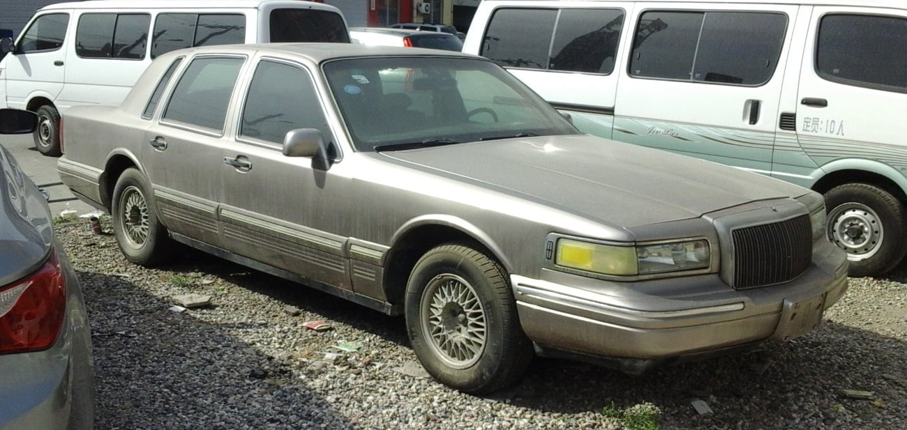 Lincoln_Town_Car_Salvage_restored