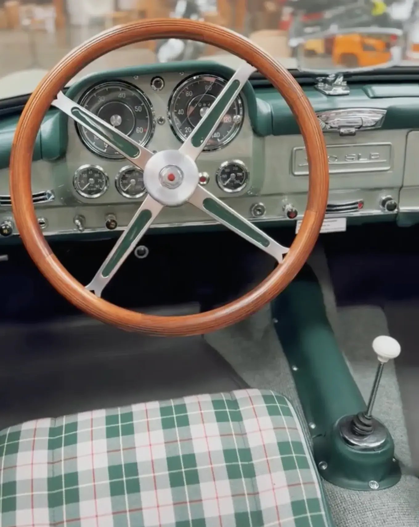 Mercedes 190 SLR dashboard