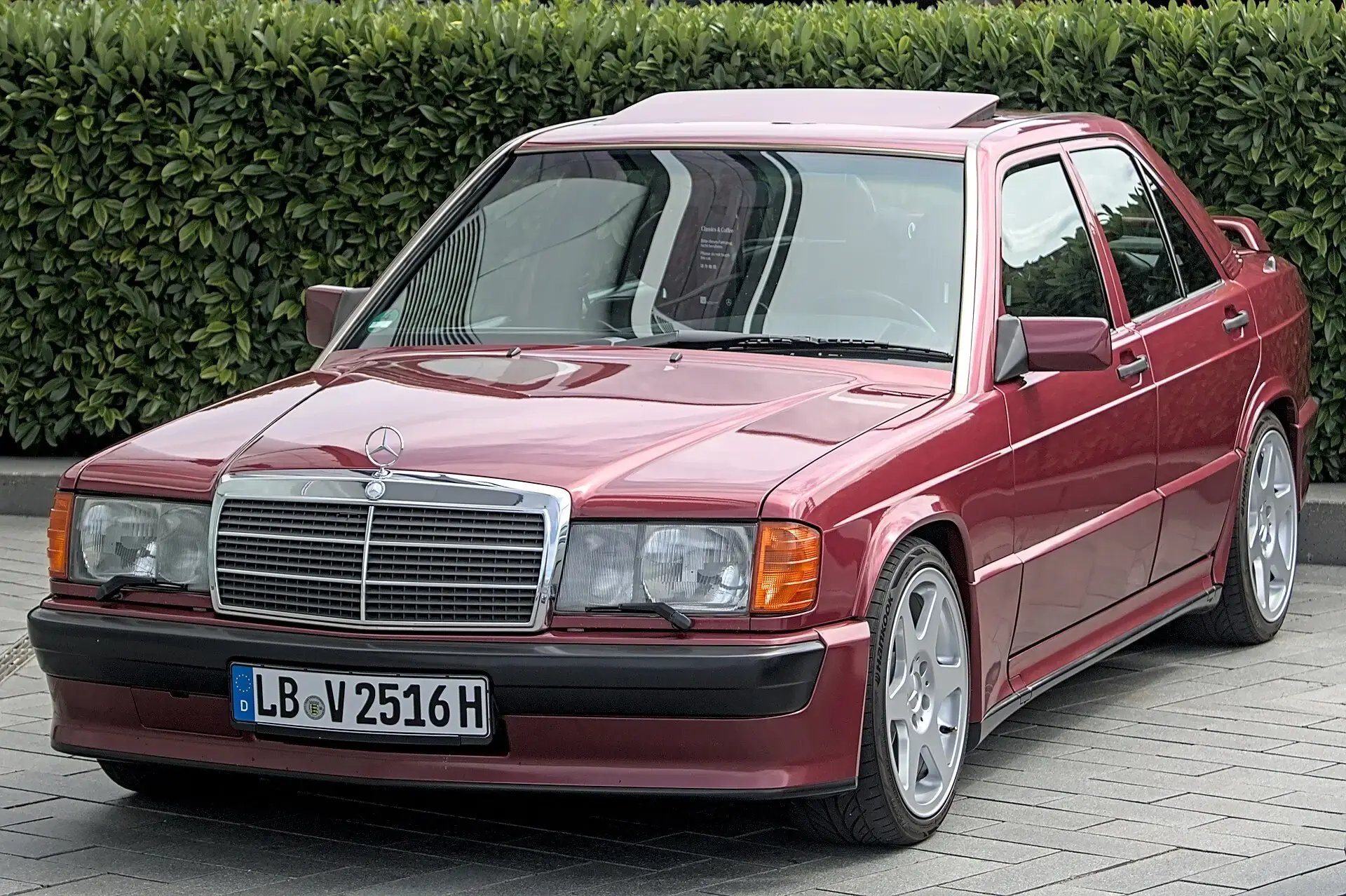 Mercedes-Benz_190E_2.5-16