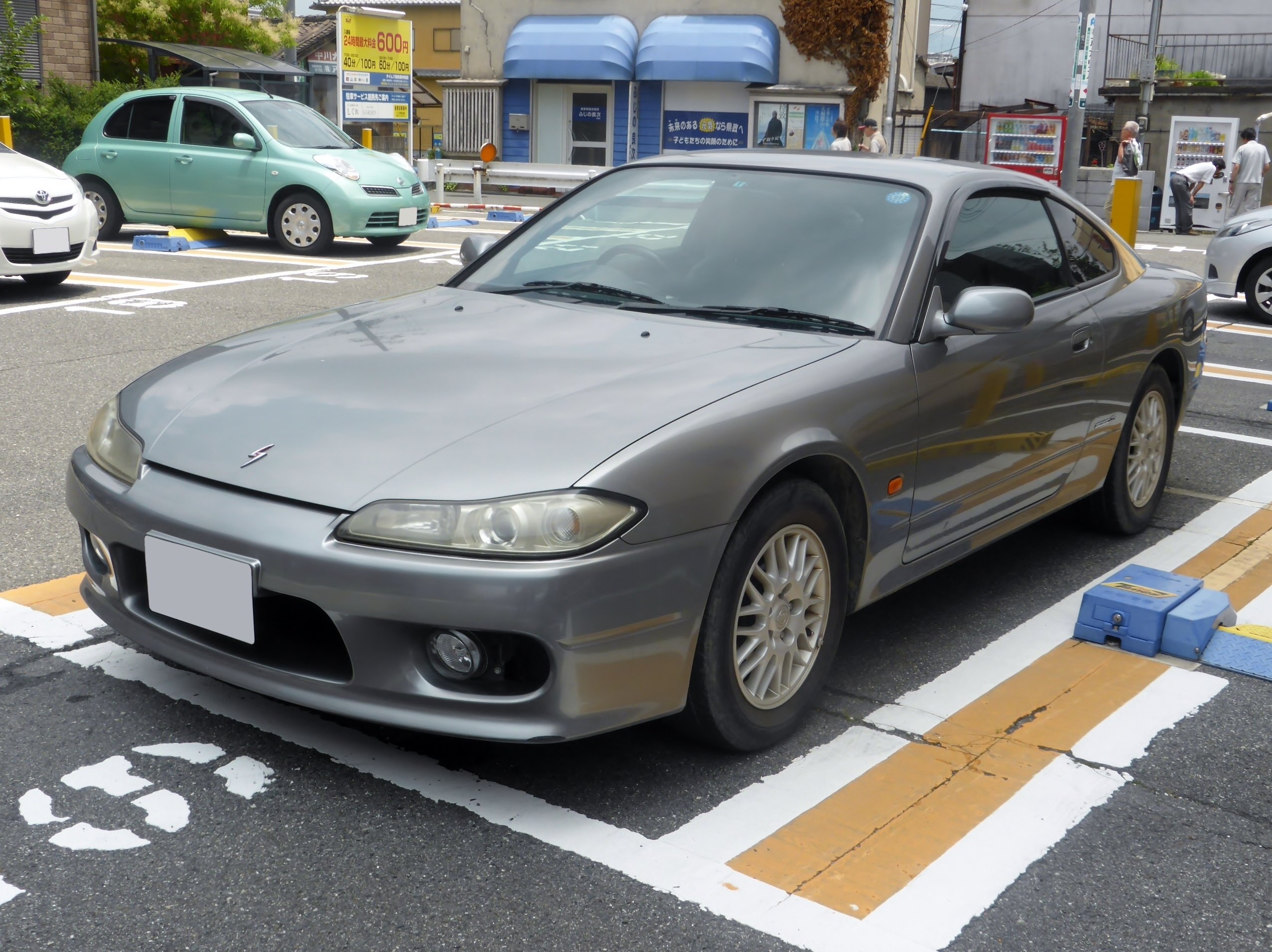 Nissan_Silvia_spec_S_(S15)