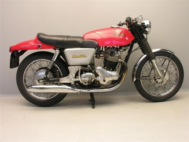 Norton_Commando_750_Fastback_1969