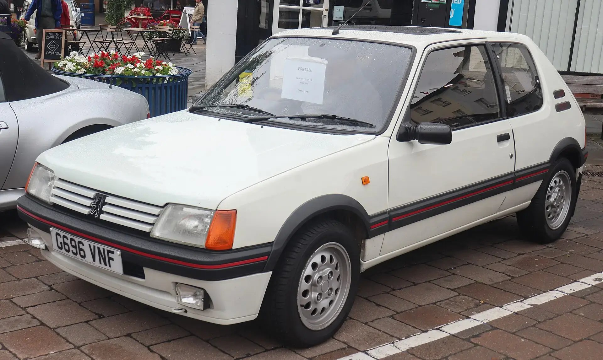 Peugeot_205_GTI