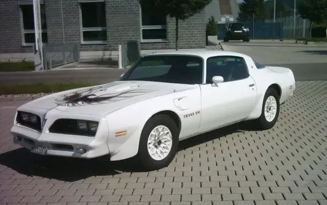Pontiac_Firebird_Trans_Am_(Mid_to_Late_1970s)