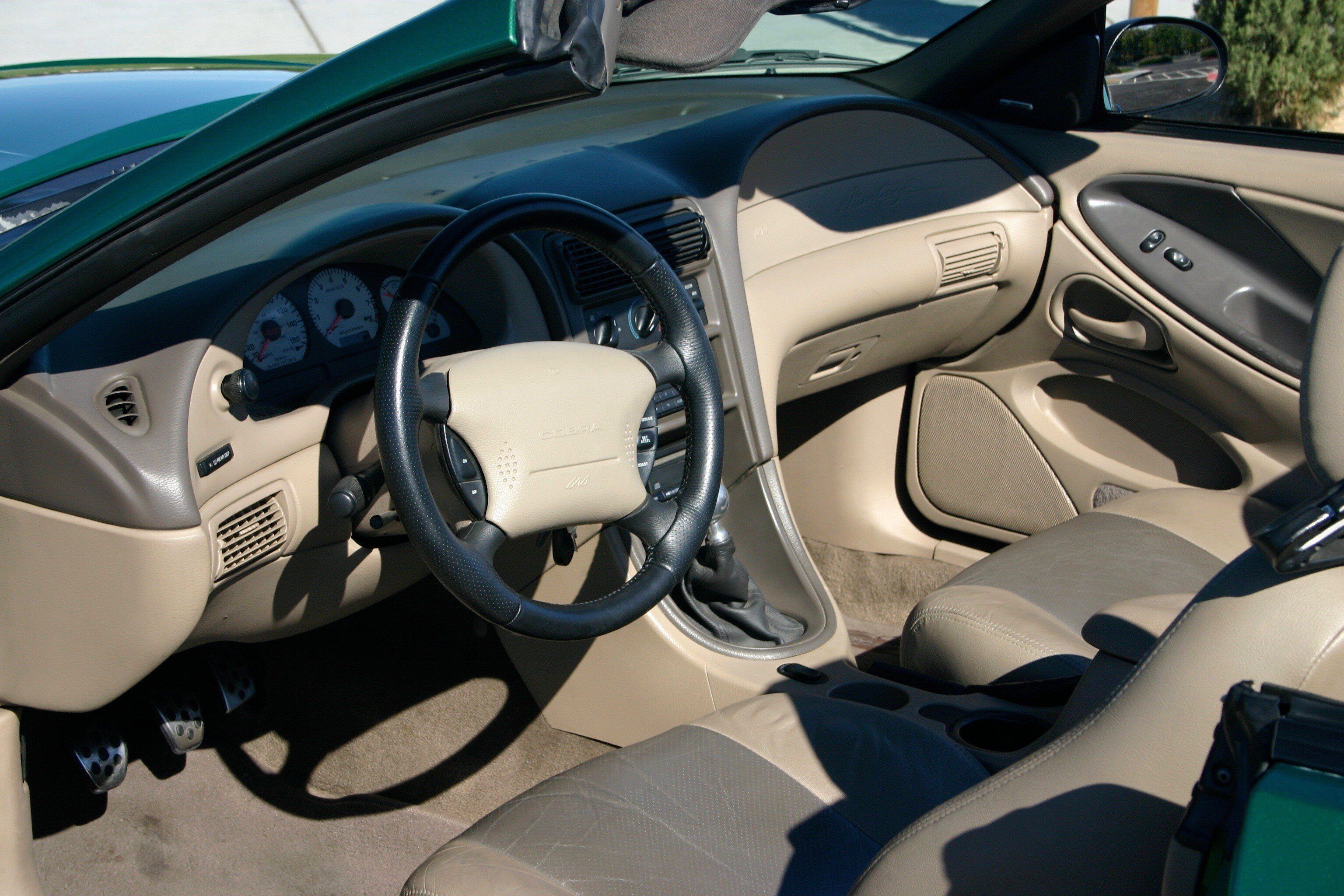 SVT_Cobra_beige_interior