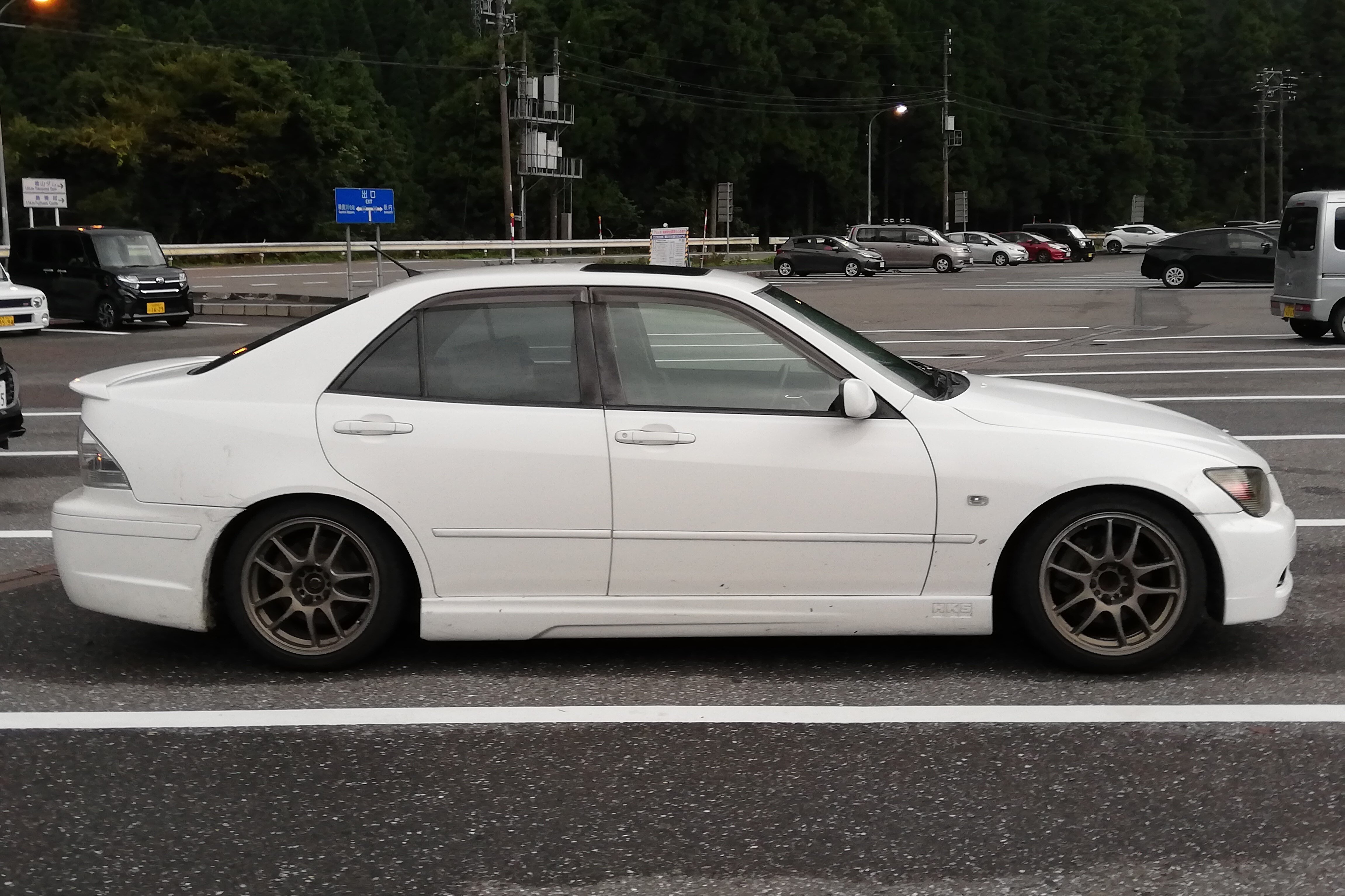 Toyota_GF-SXE10_Altezza_RS200_White