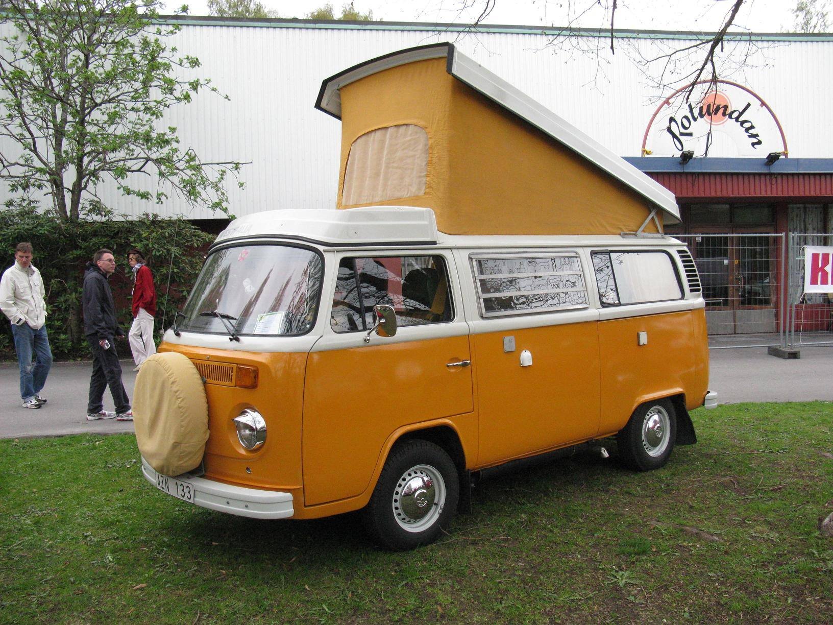 Volkswagen_Bus_T2_Camper