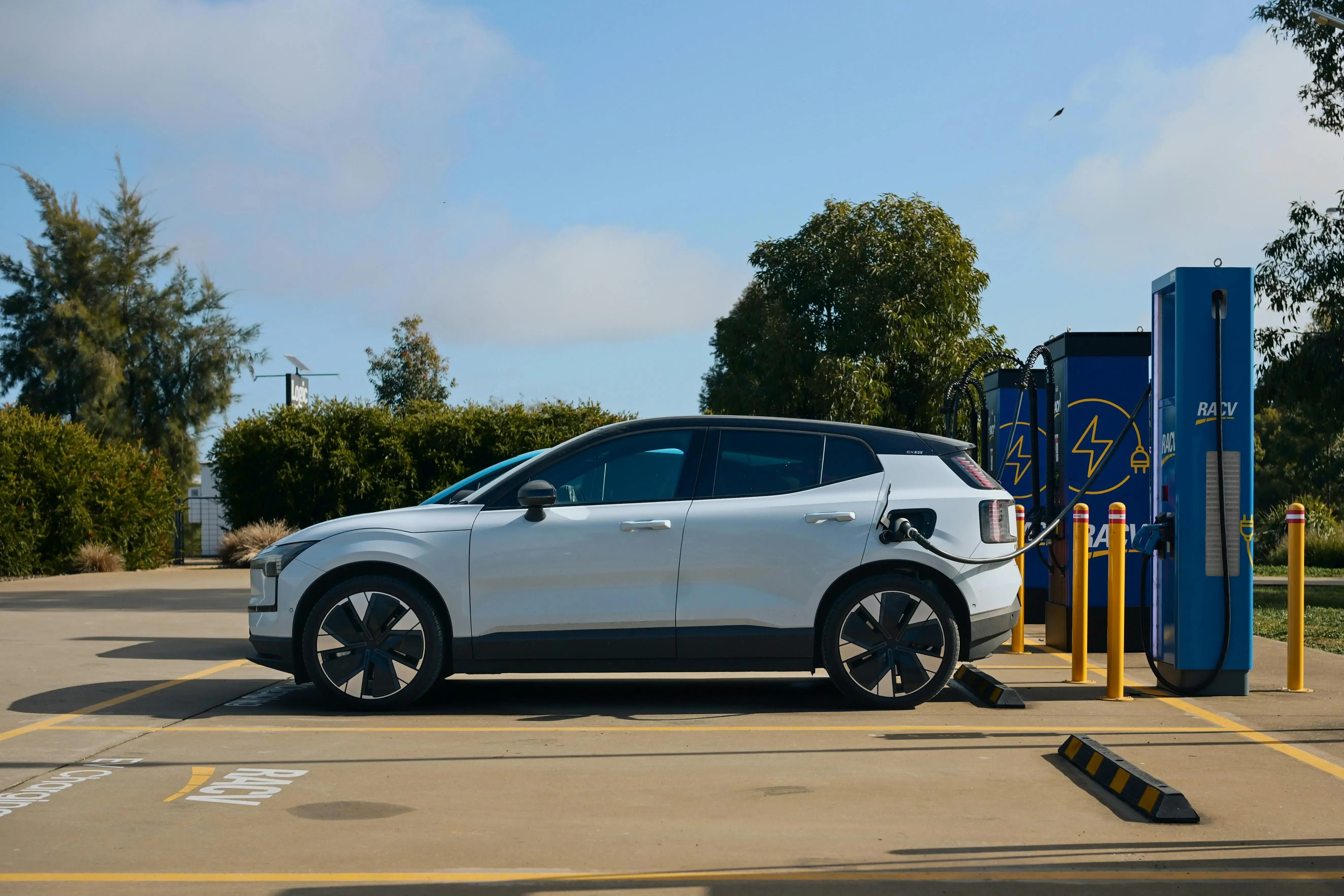 What_Special_Considerations_Apply_to_Electric_Car_Storage (2)