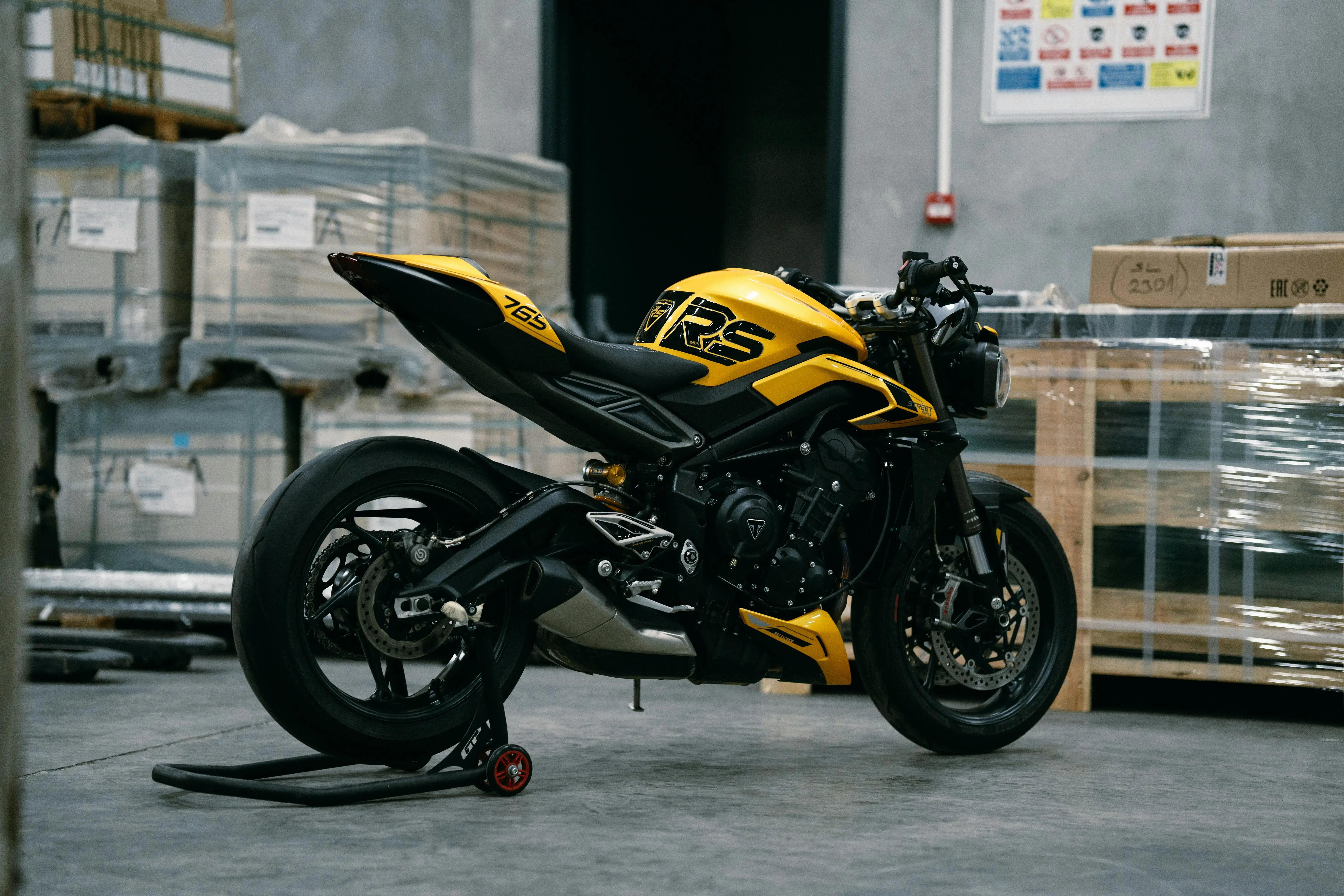 Yellow_Sports_Motorcycle