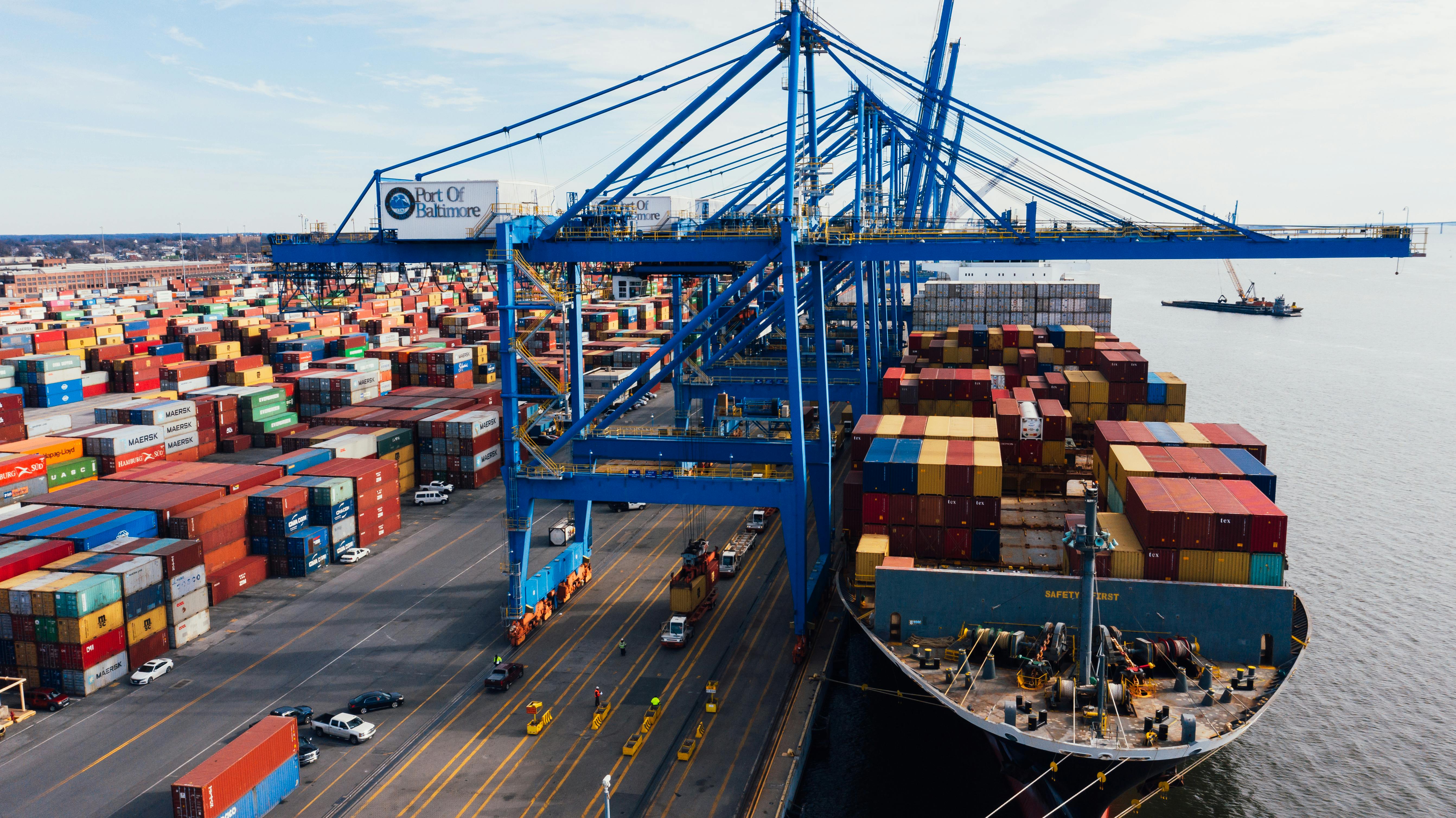 colorful-shipping-containers-at-dock