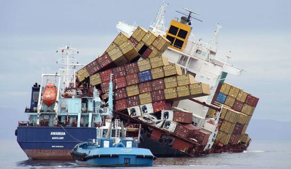 containers-falling-off-ship