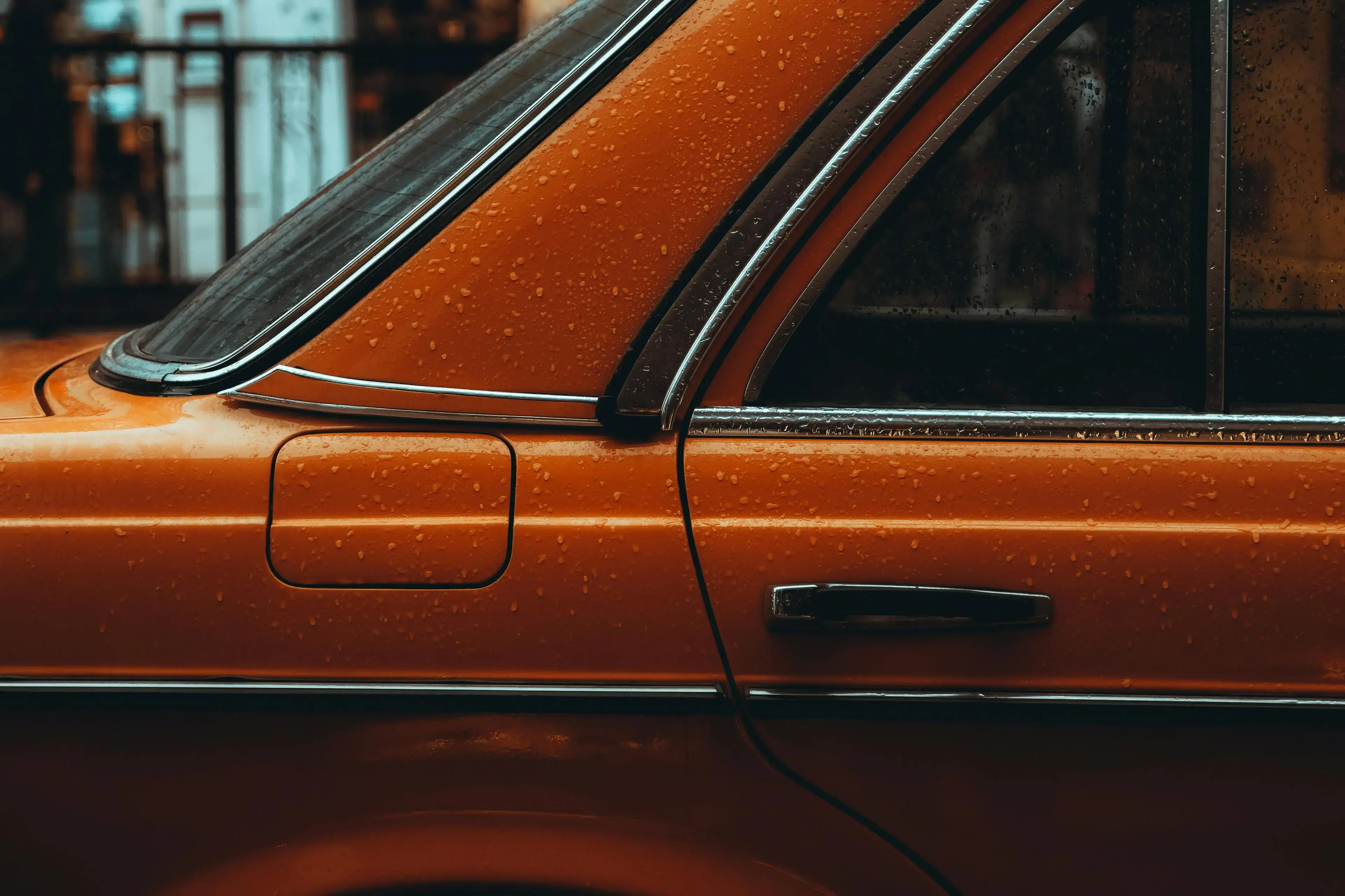 Yağmur altında mercedes benz