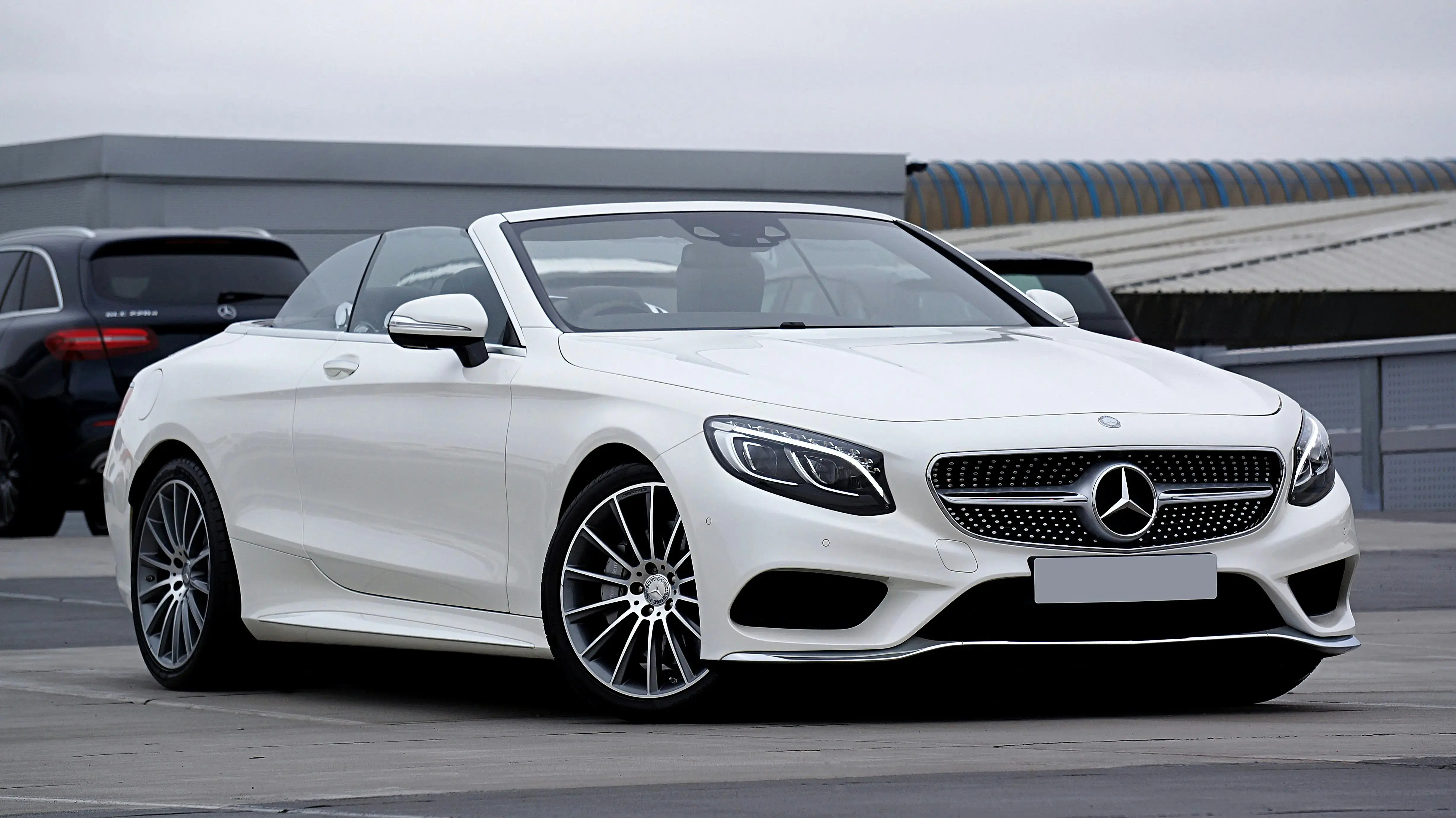 White Mercedes-Benz SL500