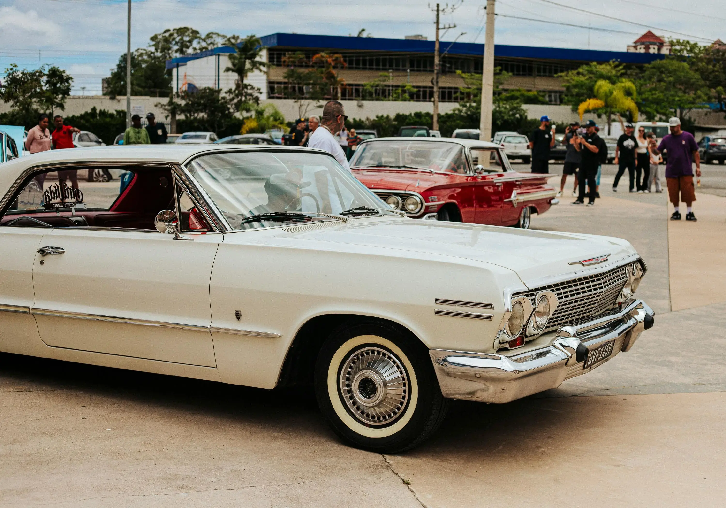 Classic Cars Gathering: Vintage Automotive Show