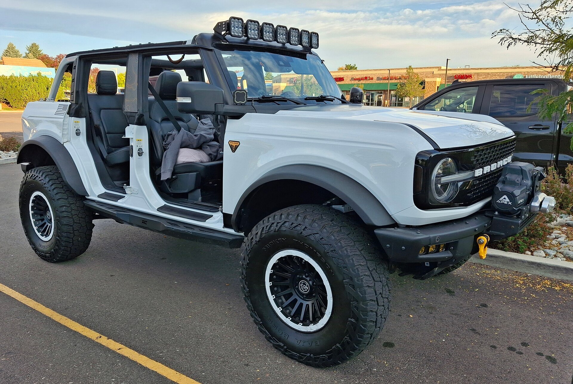 Ford Bronco Badlands on 33 inch tyres