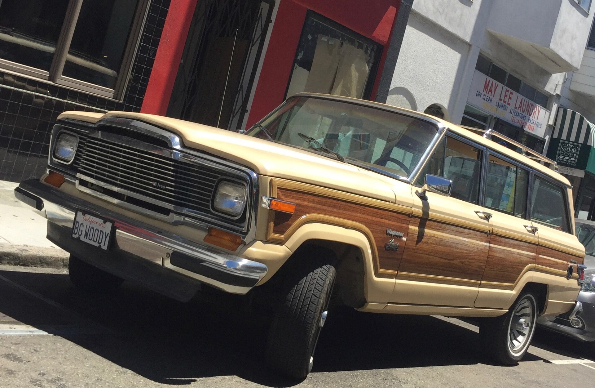 1991 Jeep Grand Wagoneer with woodgrain side trim