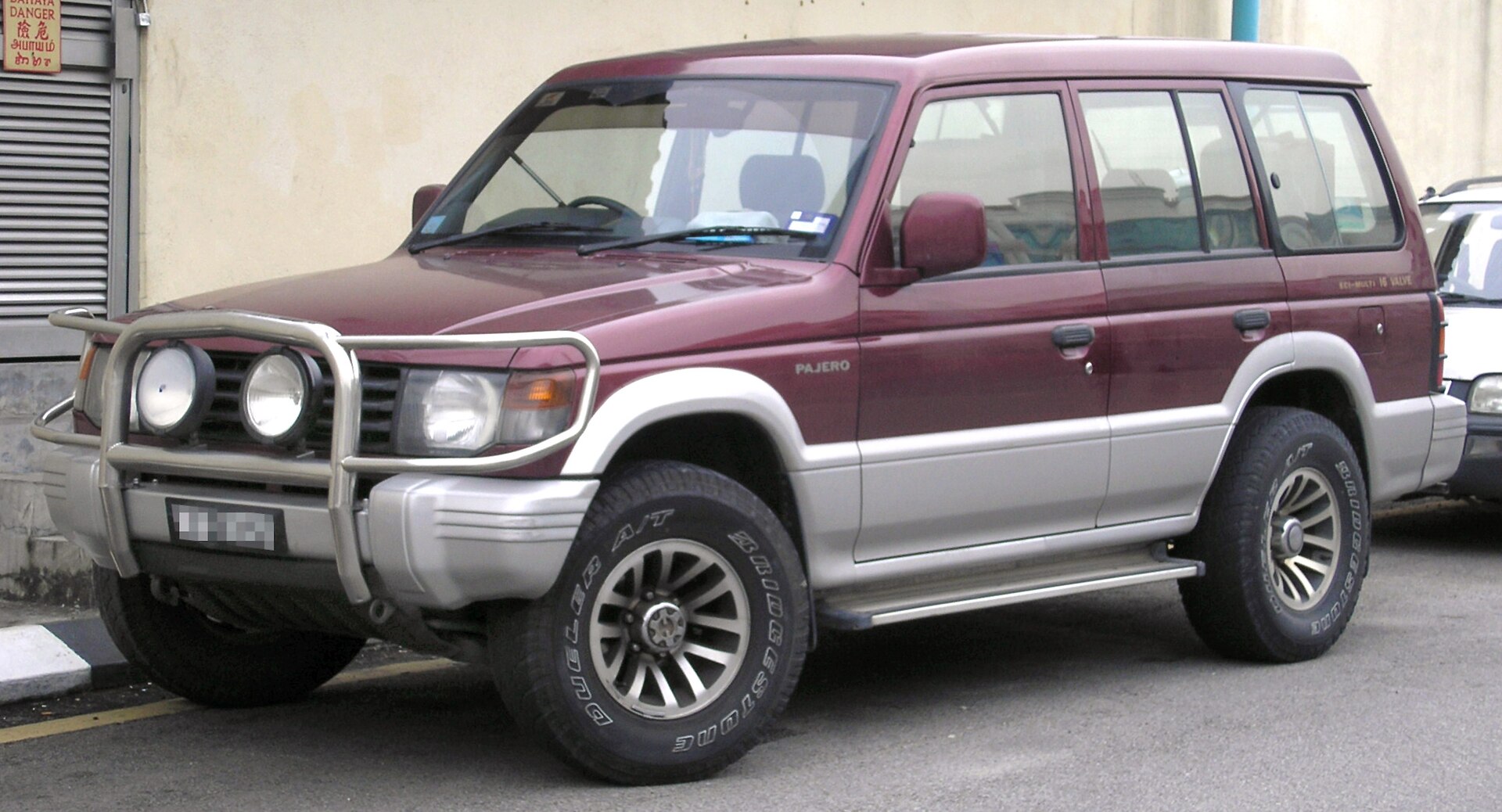 Second-generation Mitsubishi Pajero, built 1991 to 1999