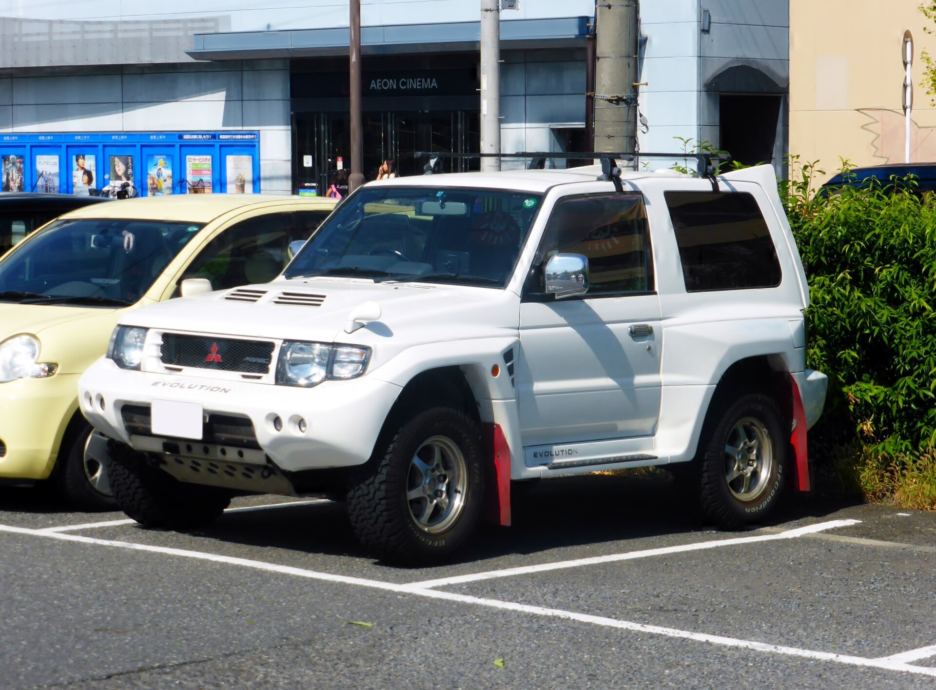 Mitsubishi Pajero Evolution with flared fenders, built 1997 to 1999
