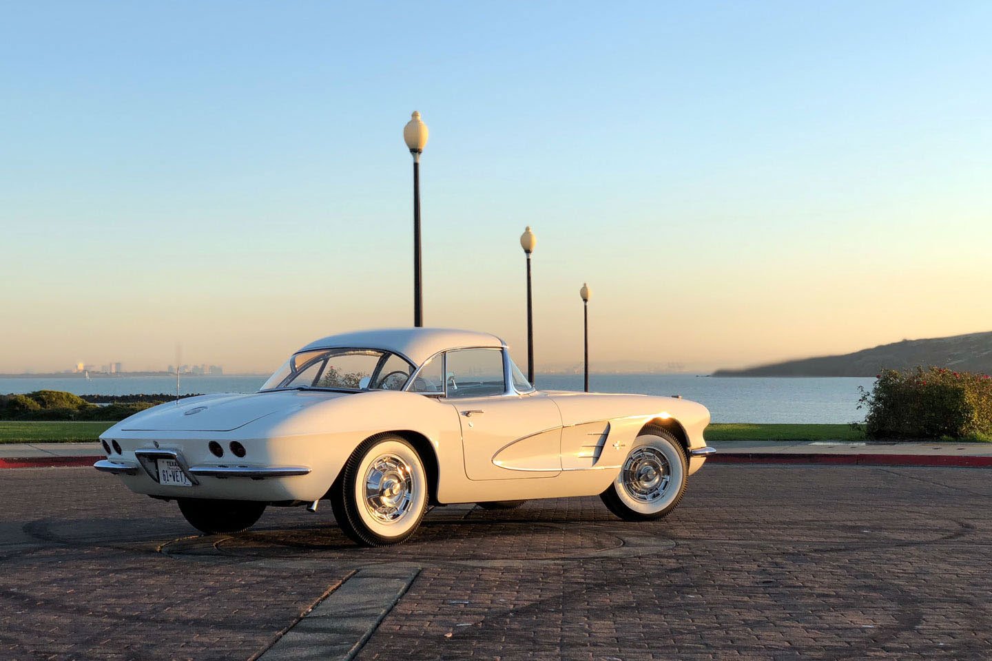 https://cdn2.hubspot.net/hubfs/347760/corvette-c1-2.jpg