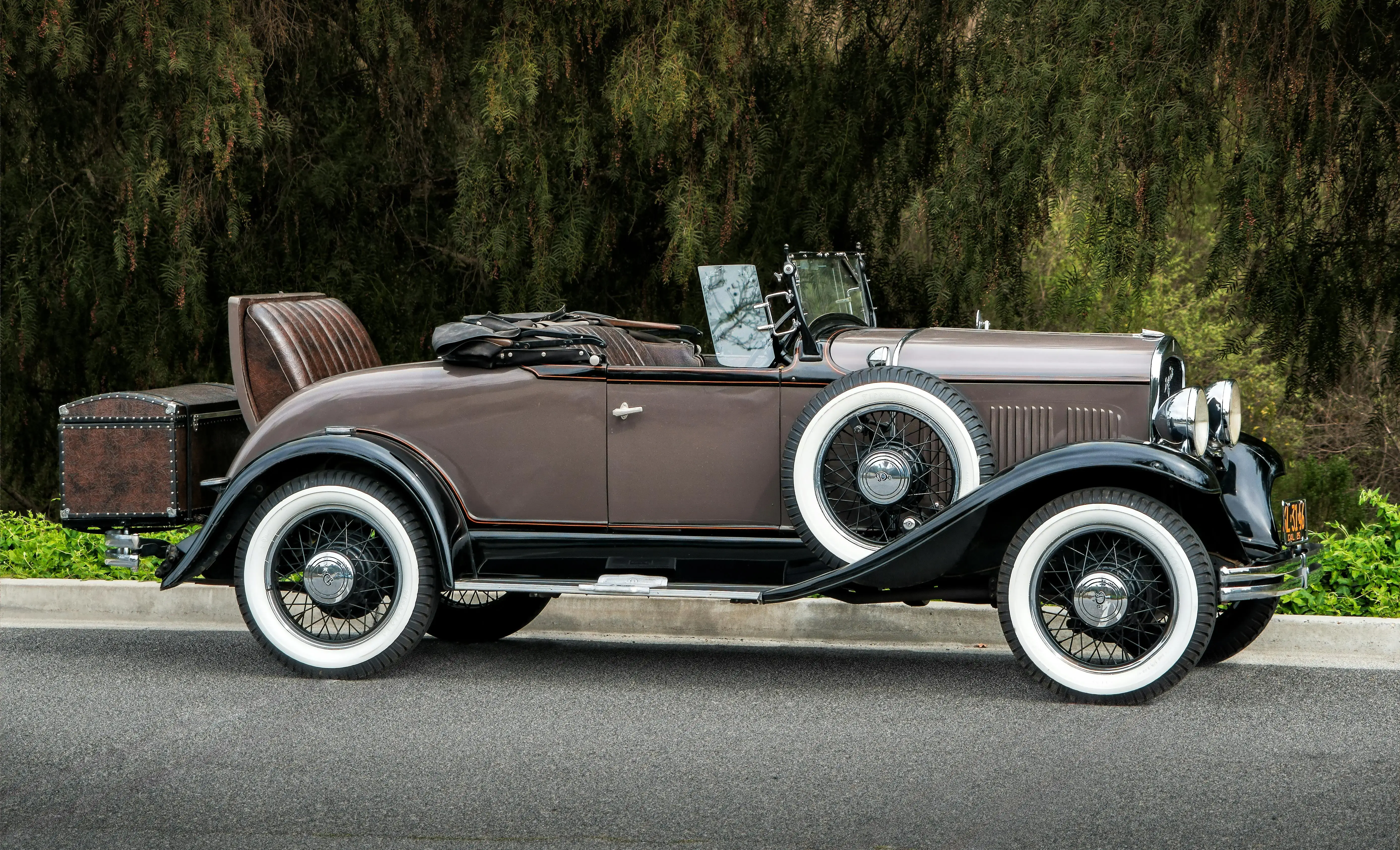 Vintage Brown Coupe